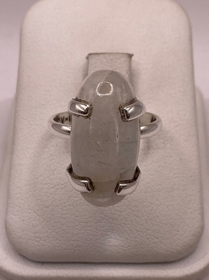 Anillo de Plata Ley 925 con Piedra Luna Natural, vista de detalle