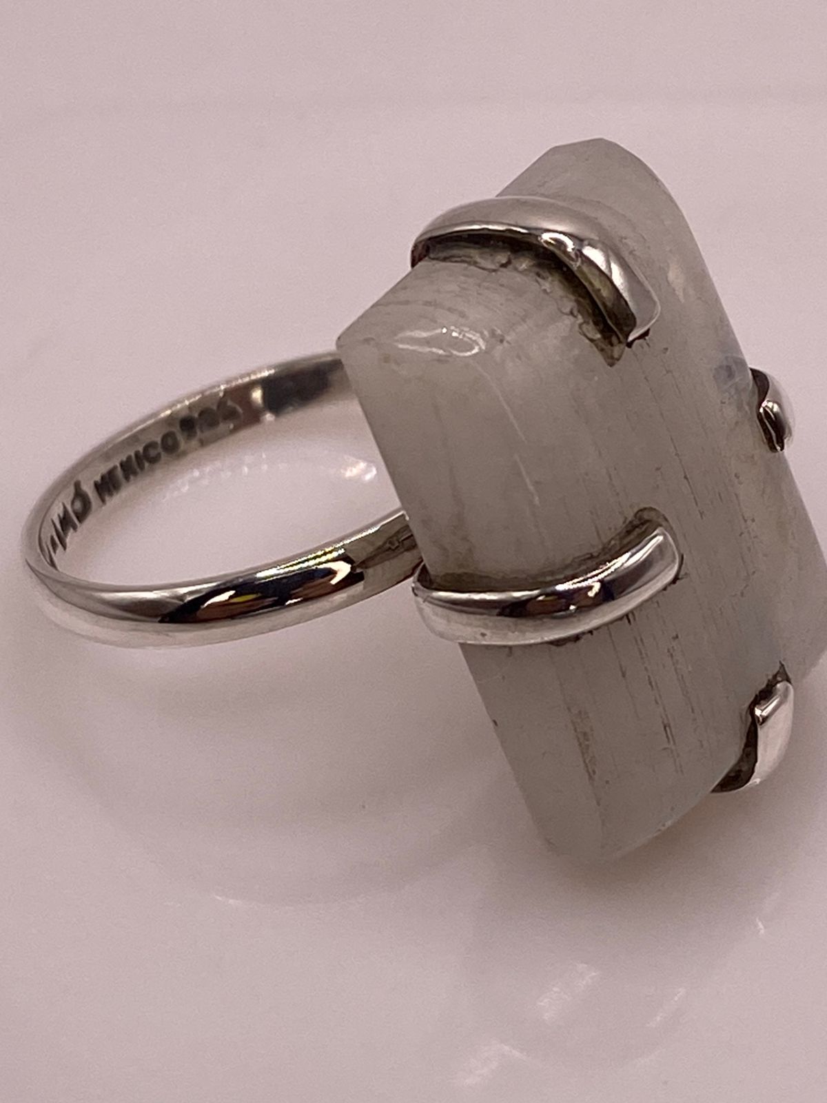 Anillo de Plata Ley 925 con Piedra Luna Natural, sello de autenticidad Plata Ley .925