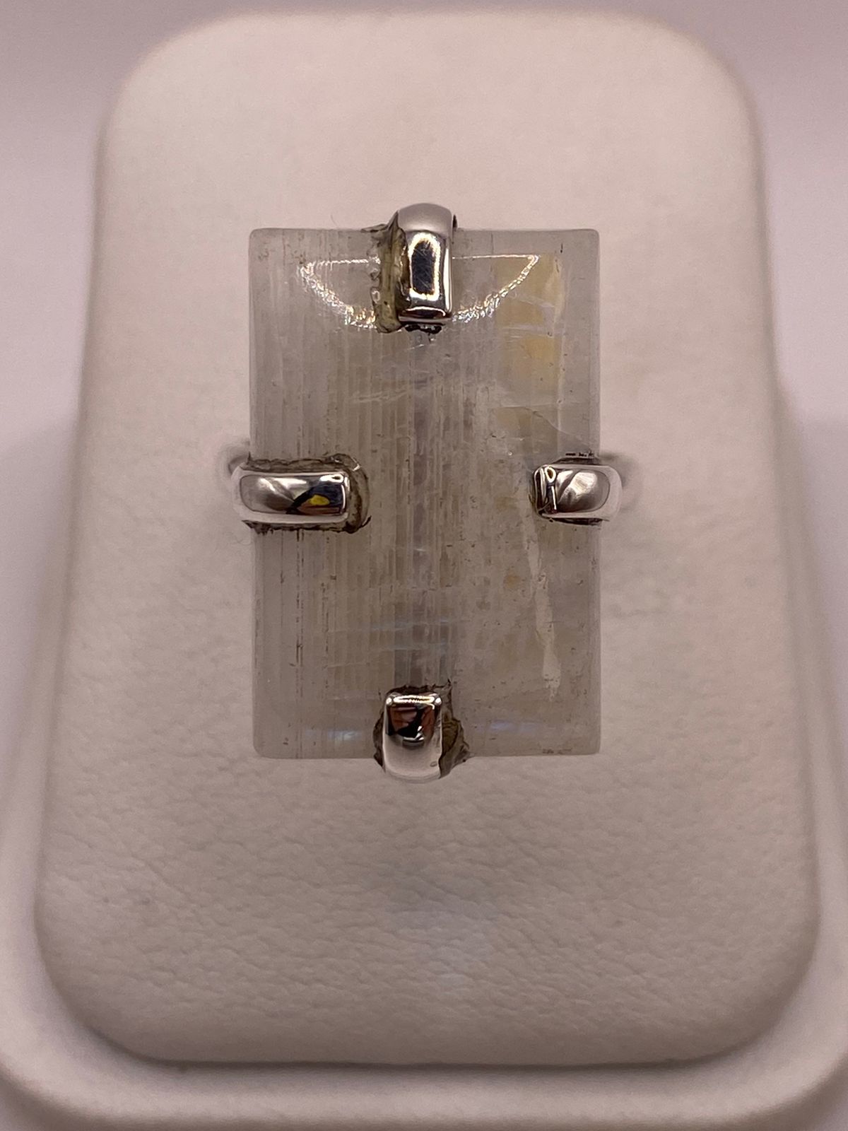 Anillo de Plata Ley 925 con Piedra Luna Natural, vista superior