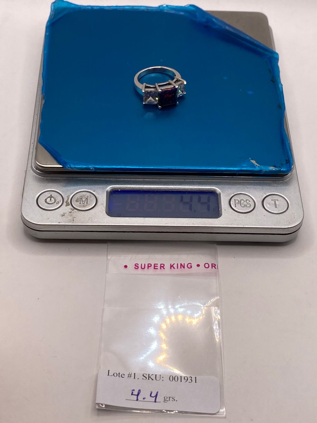 Anillo de Plata Ley 925 con Piedra Ópalo Azul y Zirconias Blancas, peso en gramos (báscula)