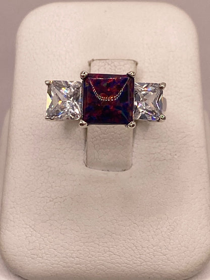 Anillo de Plata Ley 925 con Piedra Ópalo Azul y Zirconias Blancas, vista de detalle