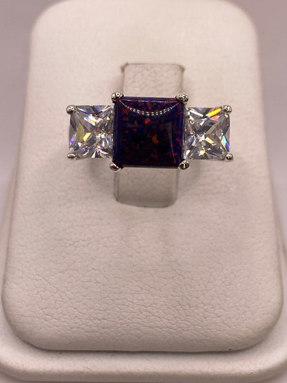 Anillo de Plata Ley 925 con Piedra Ópalo Azul y Zirconias Blancas, vista frontal