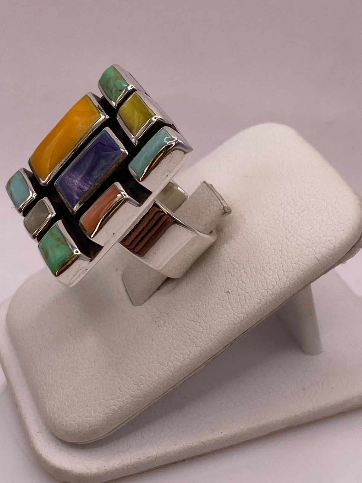 Anillo de Plata Ley 925 con Piedras Naturales Multicolor, vista lateral