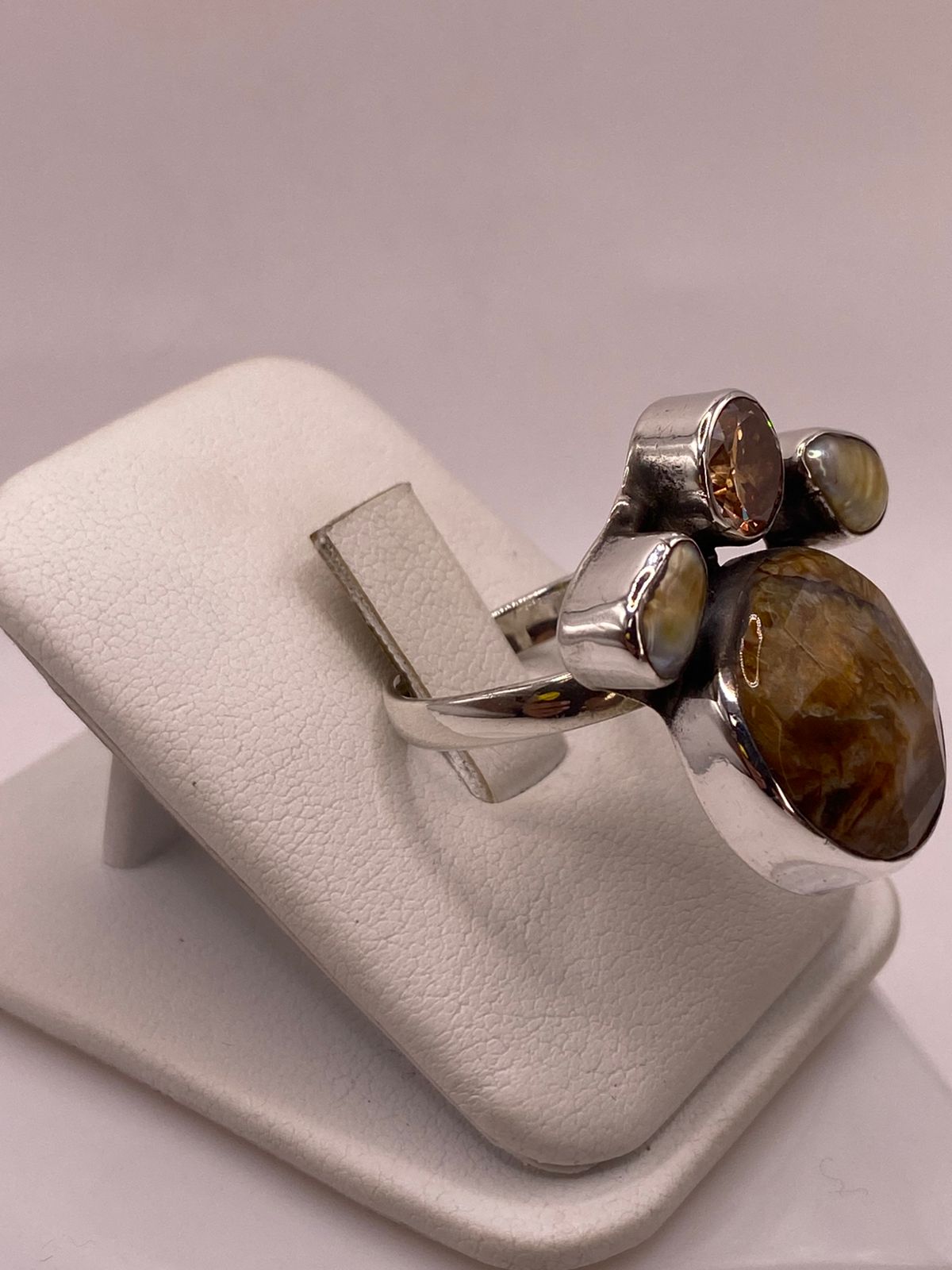 Anillo de Plata Ley 925 con Piedras Naturales Multicolor, vista lateral