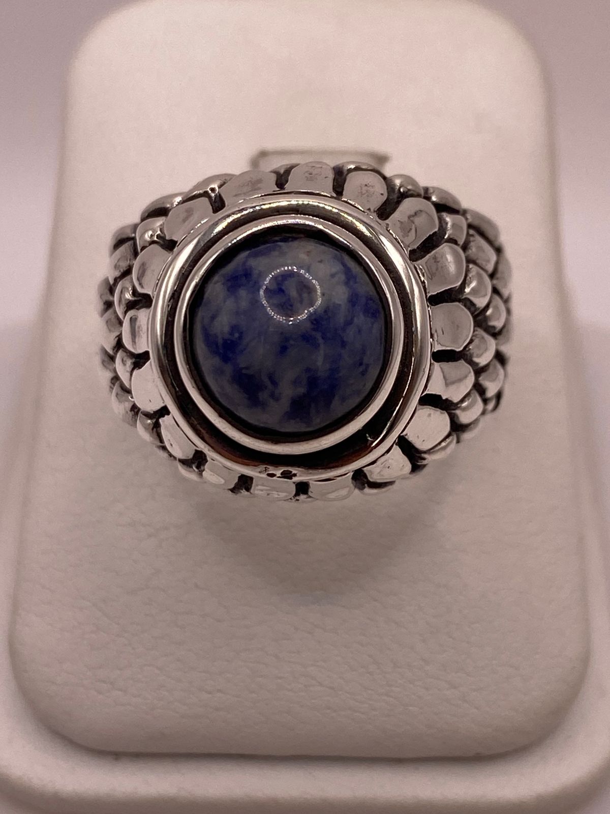 Anillo de Plata Ley 925 con Sodalita Azul — ángulo diagonal