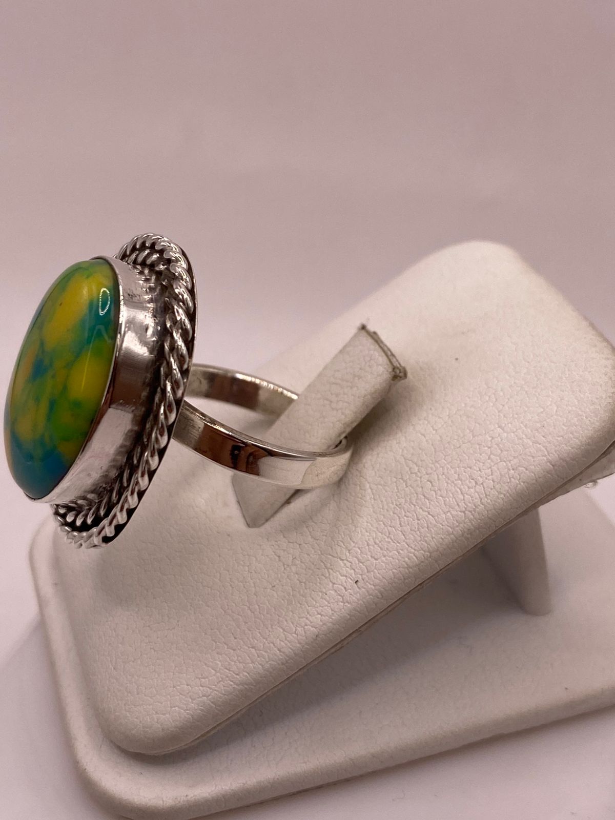 Anillo de Plata Ley 925 con Turquesa Multicolor, vista lateral