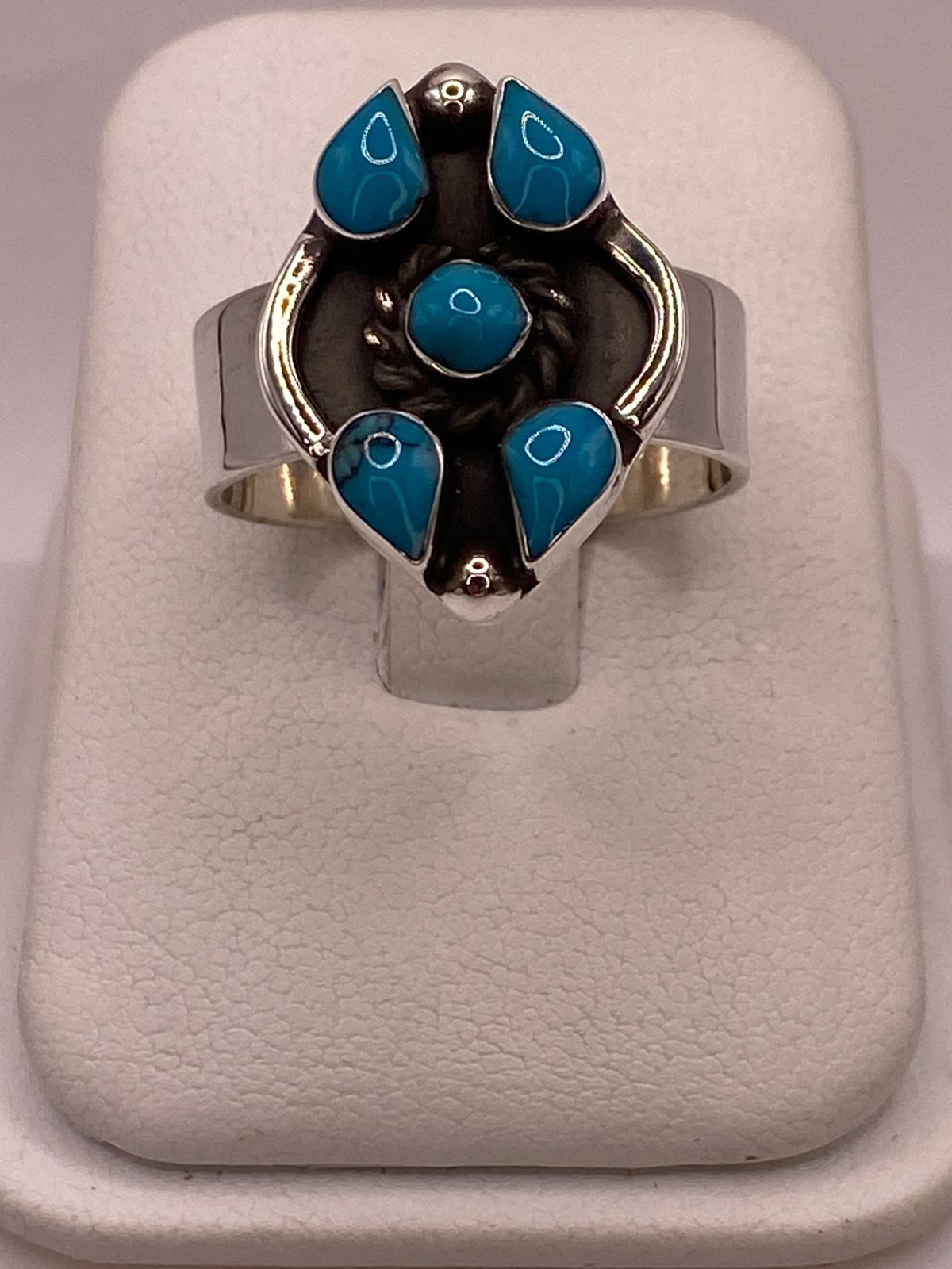 Anillo de Plata Ley 925 con Turquesa Natural — ángulo diagonal