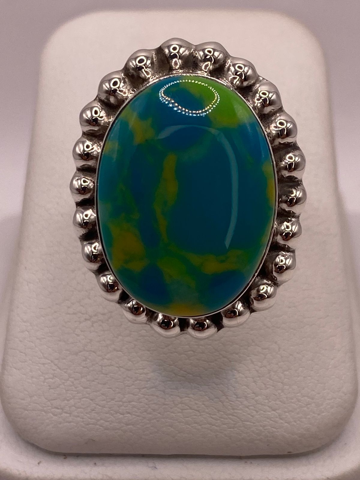 Anillo de Plata Ley 925 con Turquesa Natural en báscula mostrando peso