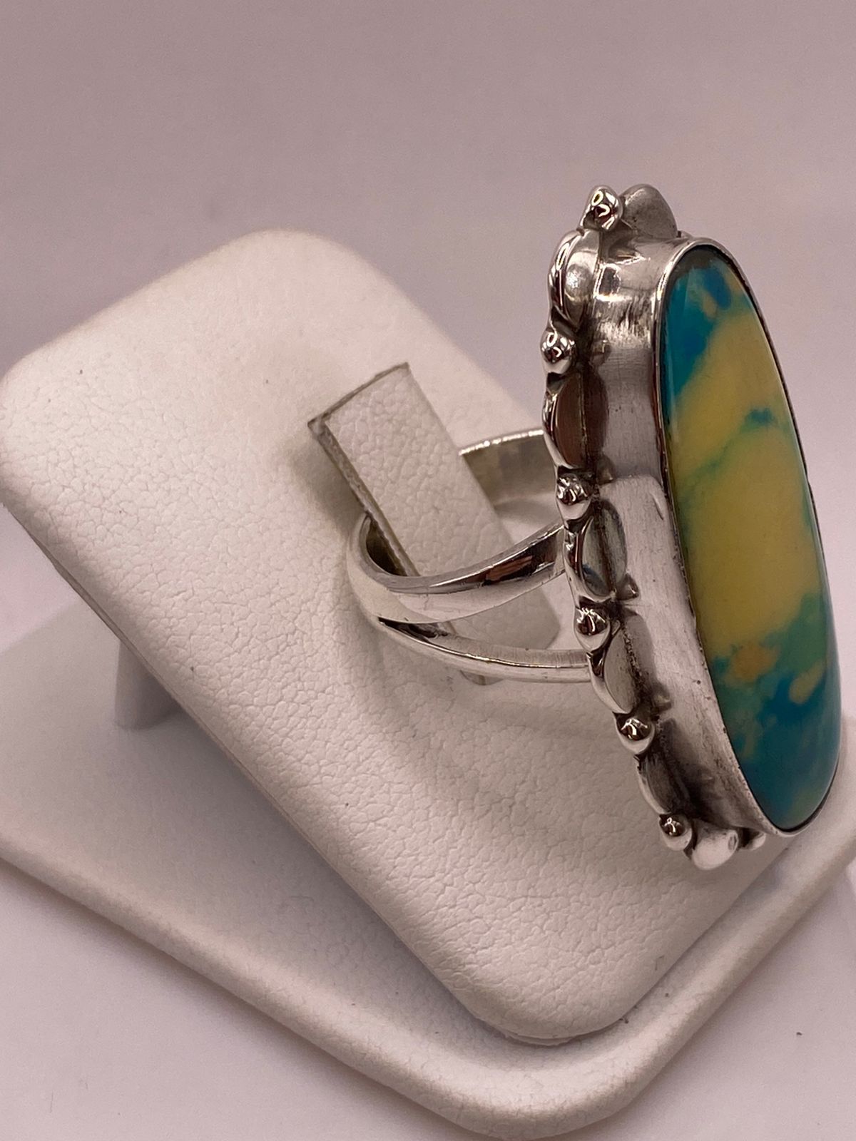 Anillo de Plata Ley 925 con Turquesa Natural Multicolor, vista lateral