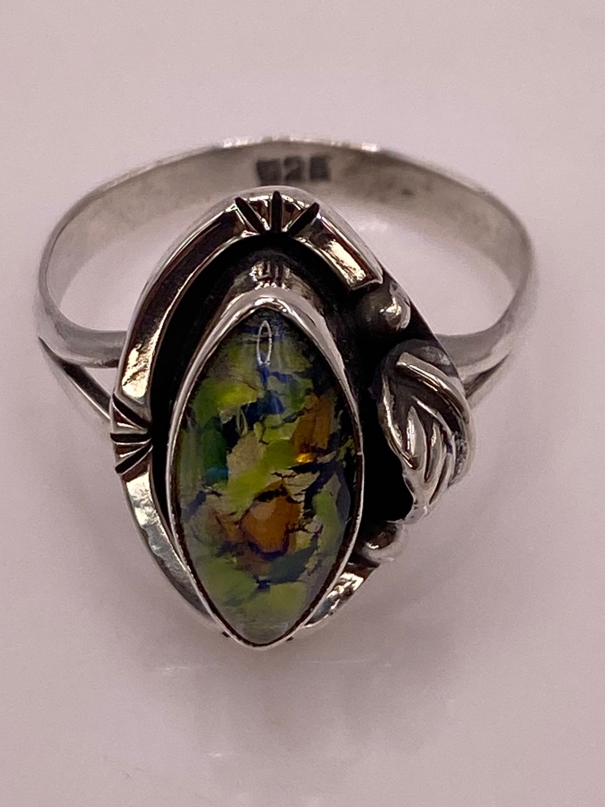 Anillo de Plata Ley 925 con Vidrio Dicroico, sello de autenticidad Plata Ley .925