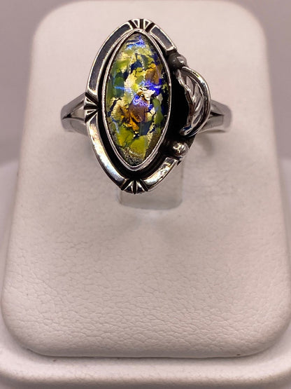 Anillo de Plata Ley 925 con Vidrio Dicroico en báscula mostrando peso