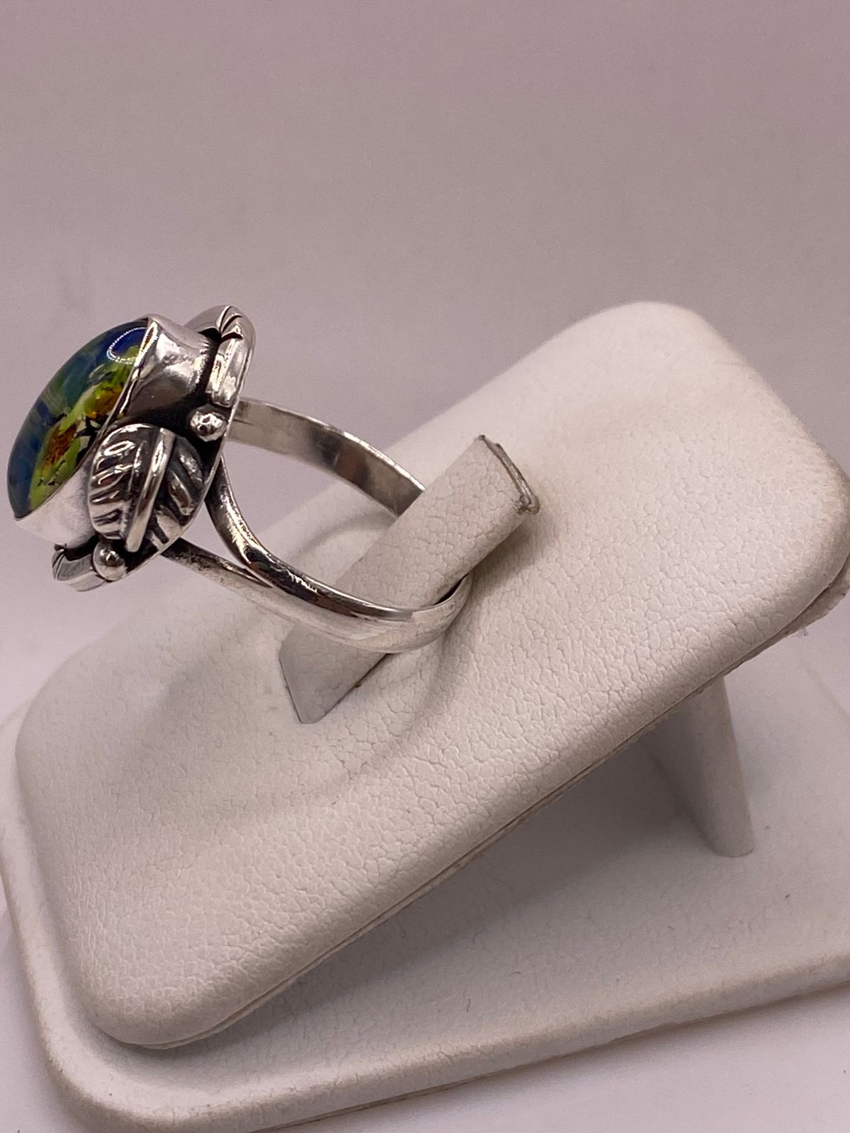 Anillo de Plata Ley 925 con Vidrio Dicroico, vista lateral