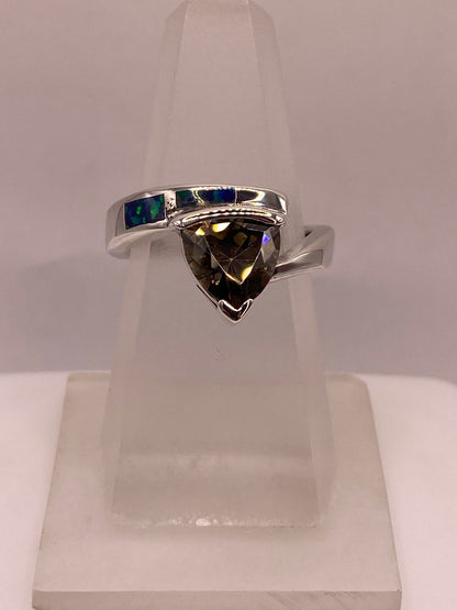 Anillo de Plata Ley 925 con Zirconia Ahumada, Ópalo de Fuego y Diseño Moderno, vista superior