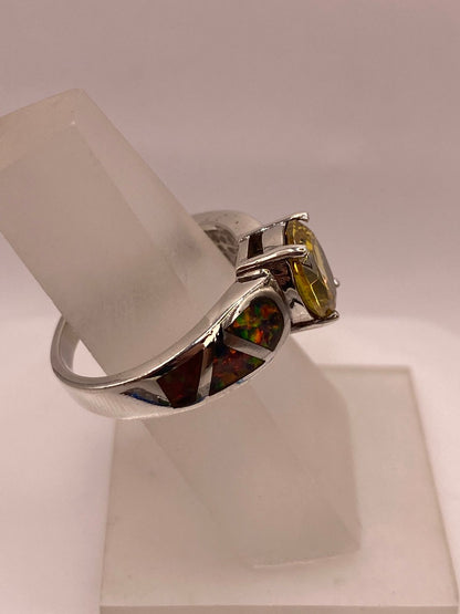 Anillo de Plata Ley 925 con Zirconia Amarilla y Ópalo de Fueg, vista lateral
