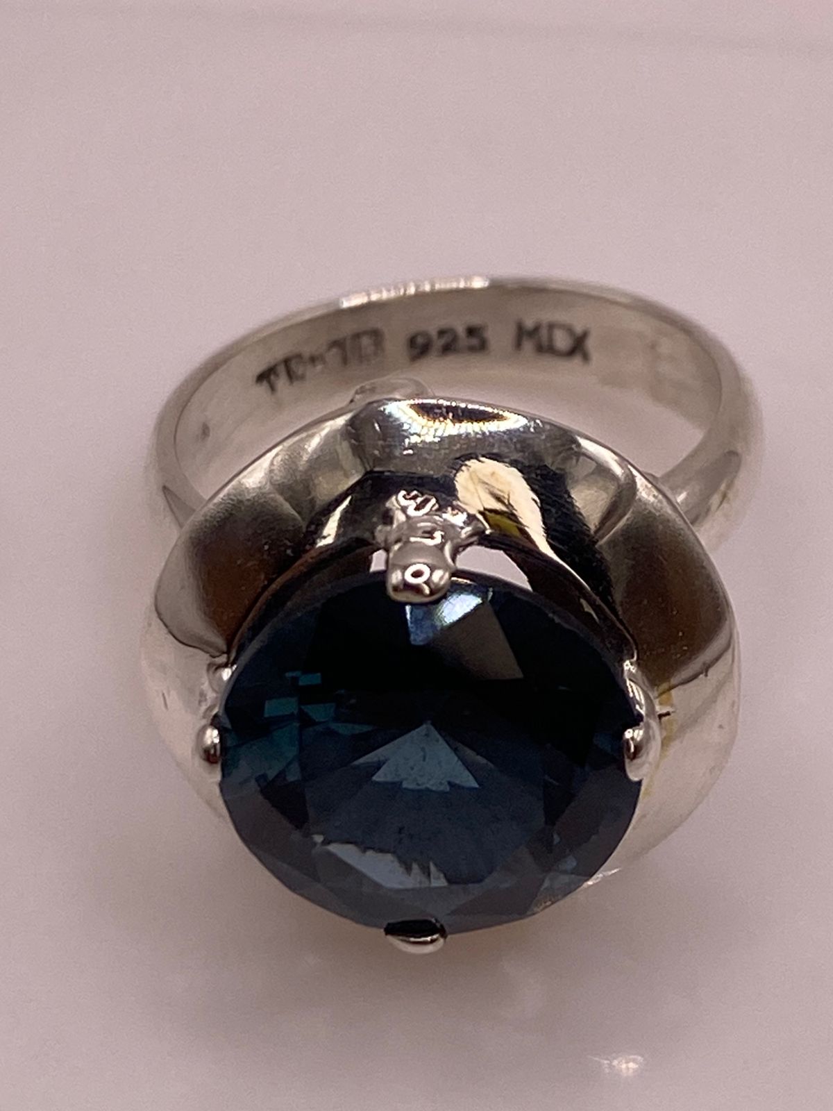 Anillo de Plata Ley 925 con Zirconia Azul Zafiro, sello de autenticidad Plata Ley .925