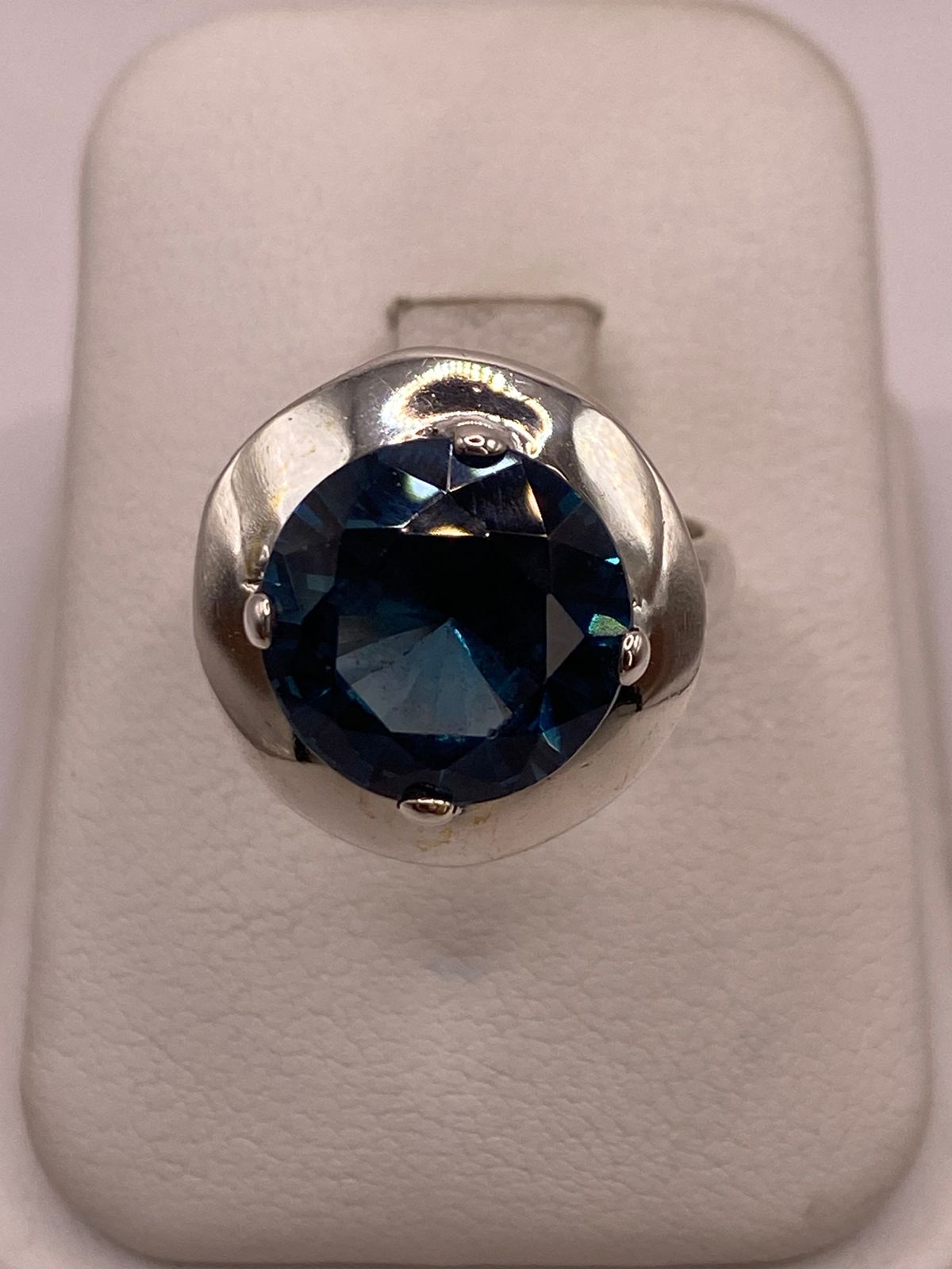 Anillo de Plata Ley 925 con Zirconia Azul Zafiro, vista superior