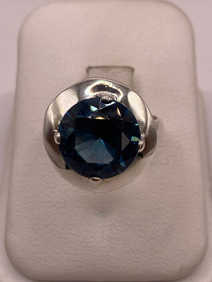 Anillo de Plata Ley 925 con Zirconia Azul Zafiro, vista superior