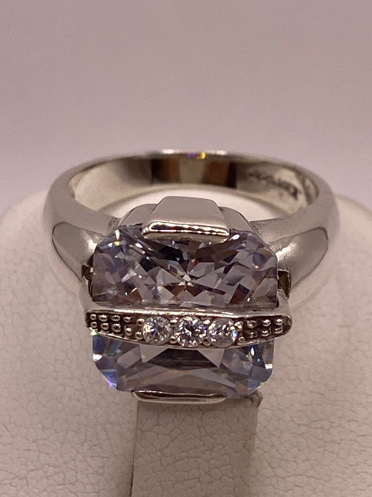 Anillo de Plata Ley 925 con Zirconia Blanca, sello de autenticidad Plata Ley .925