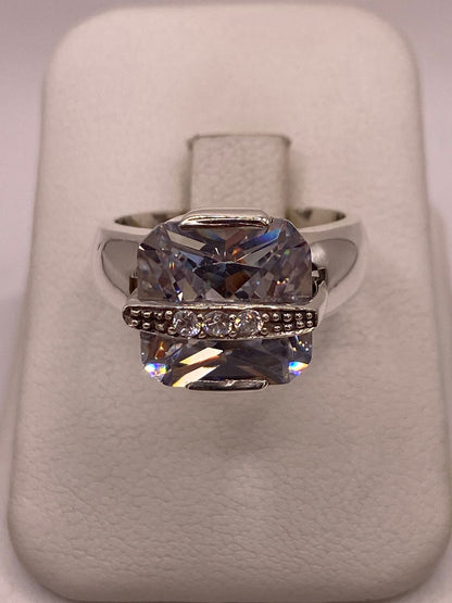 Anillo de Plata Ley 925 con Zirconia Blanca, vista frontal