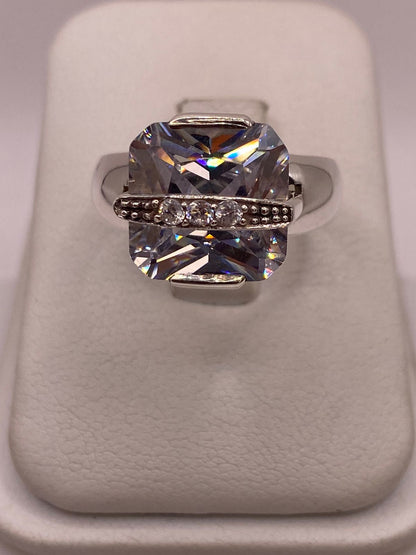 Anillo de Plata Ley 925 con Zirconia Blanca, vista lateral