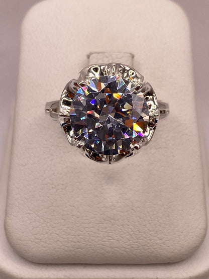 Anillo de Plata Ley 925 con Zirconia Blanca — detalle de acabado