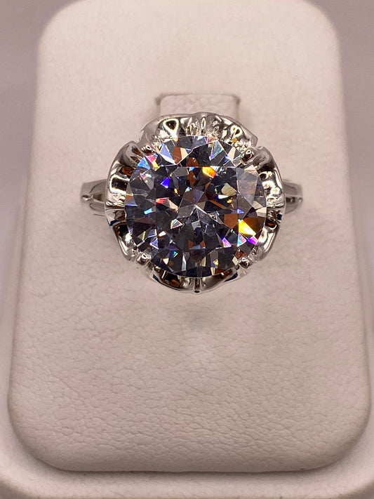 Anillo de Plata Ley 925 con Zirconia Blanca — detalle de acabado
