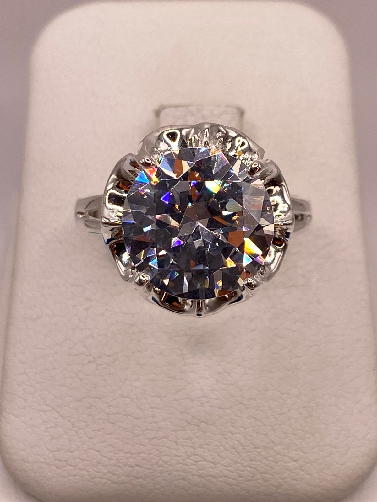Anillo de Plata Ley 925 con Zirconia Blanca, vista frontal