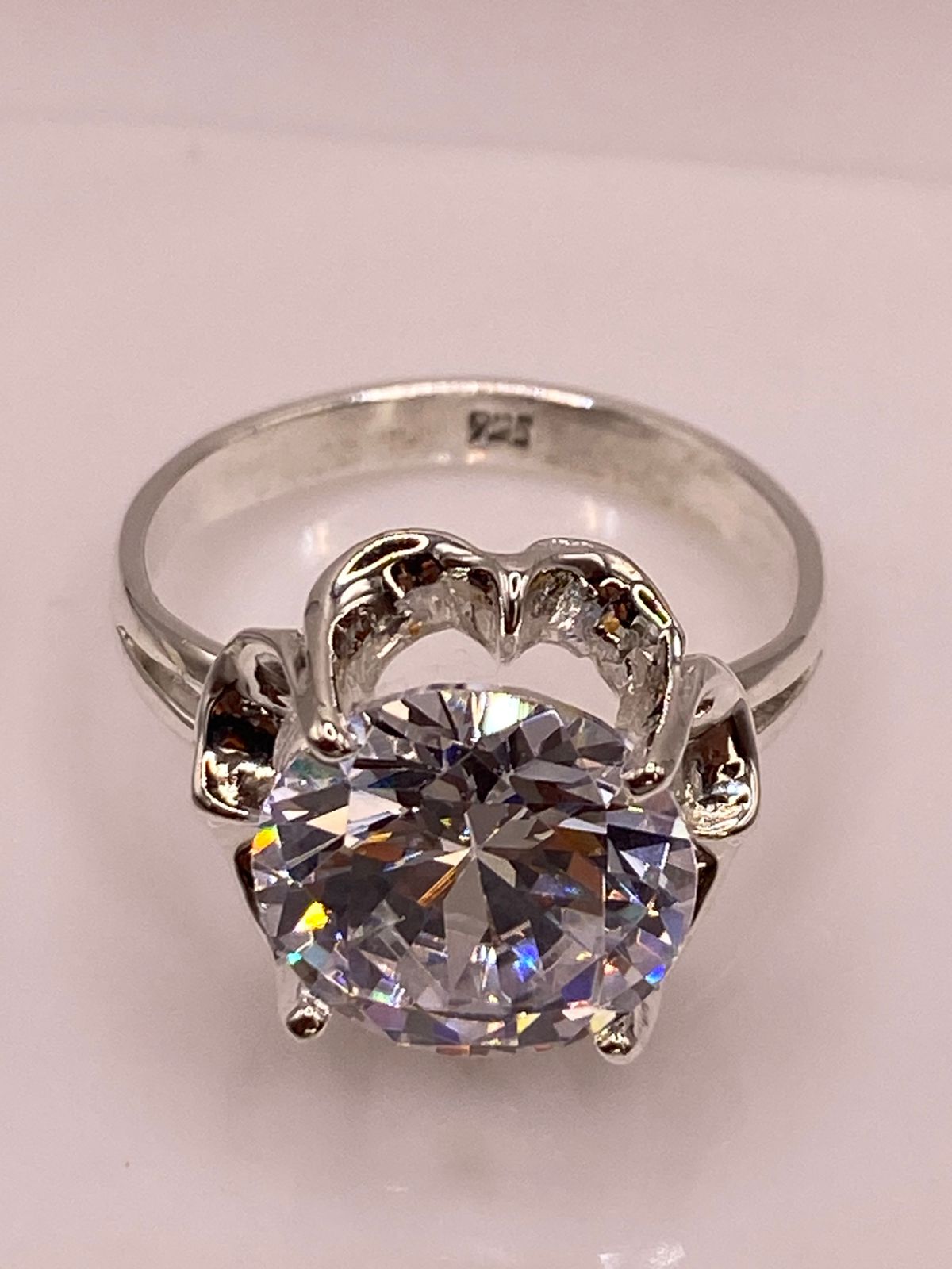 Anillo de Plata Ley 925 con Zirconia Blanca, sello de autenticidad Plata Ley .925