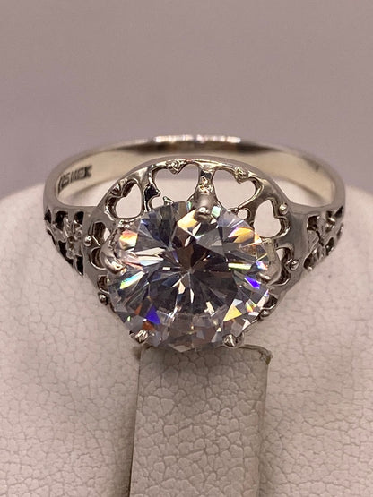 Anillo de Plata Ley 925 con Zirconia Blanca y Corazones Calados, sello de autenticidad Plata Ley .925