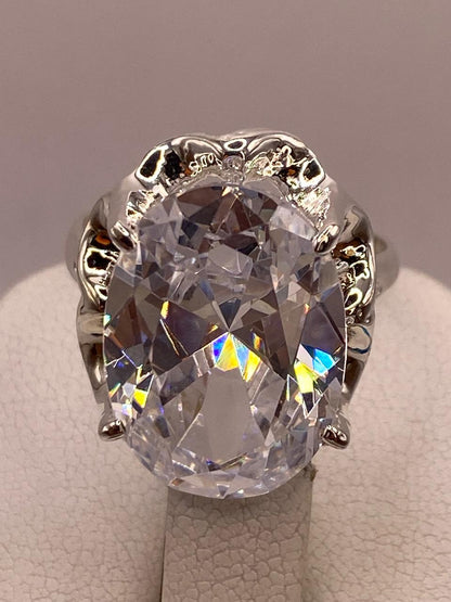 Anillo de Plata Ley 925 con Zirconia Blanca Ovalada, sello de autenticidad Plata Ley .925