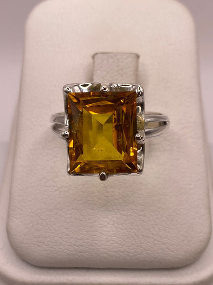 Anillo de Plata Ley 925 con Zirconia Color Ámbar Cuadrada, vista frontal