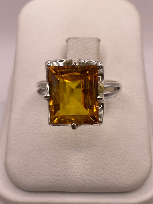 Anillo de Plata Ley 925 con Zirconia Color Ámbar Cuadrada, vista frontal