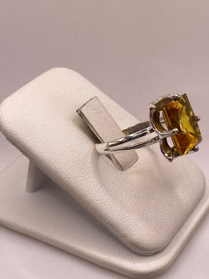 Anillo de Plata Ley 925 con Zirconia Color Ámbar Cuadrada, vista lateral