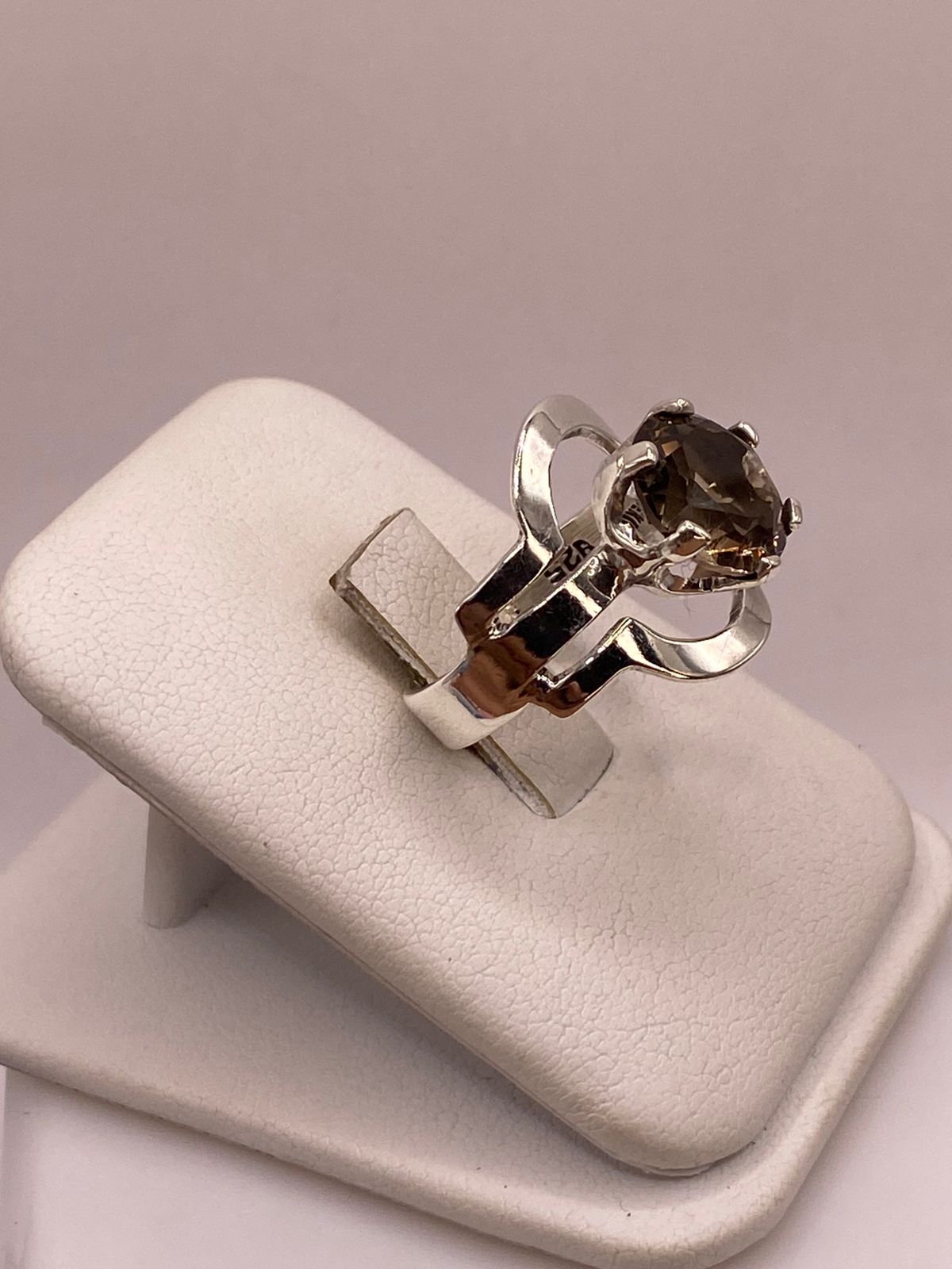 Anillo de Plata Ley 925 con Zirconia Color Champagne, vista lateral