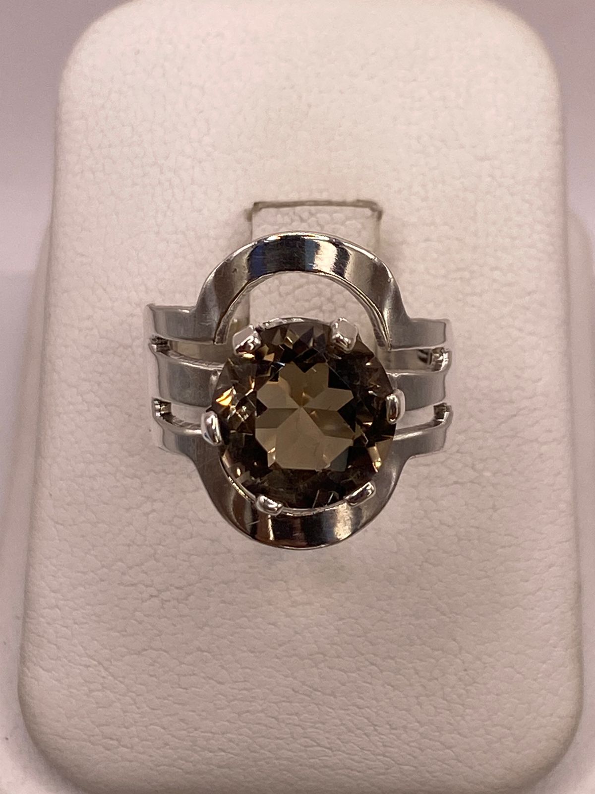 Anillo de Plata Ley 925 con Zirconia Color Champagne, vista de detalle