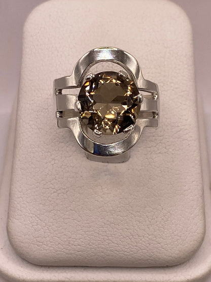 Anillo de Plata Ley 925 con Zirconia Color Champagne, vista frontal