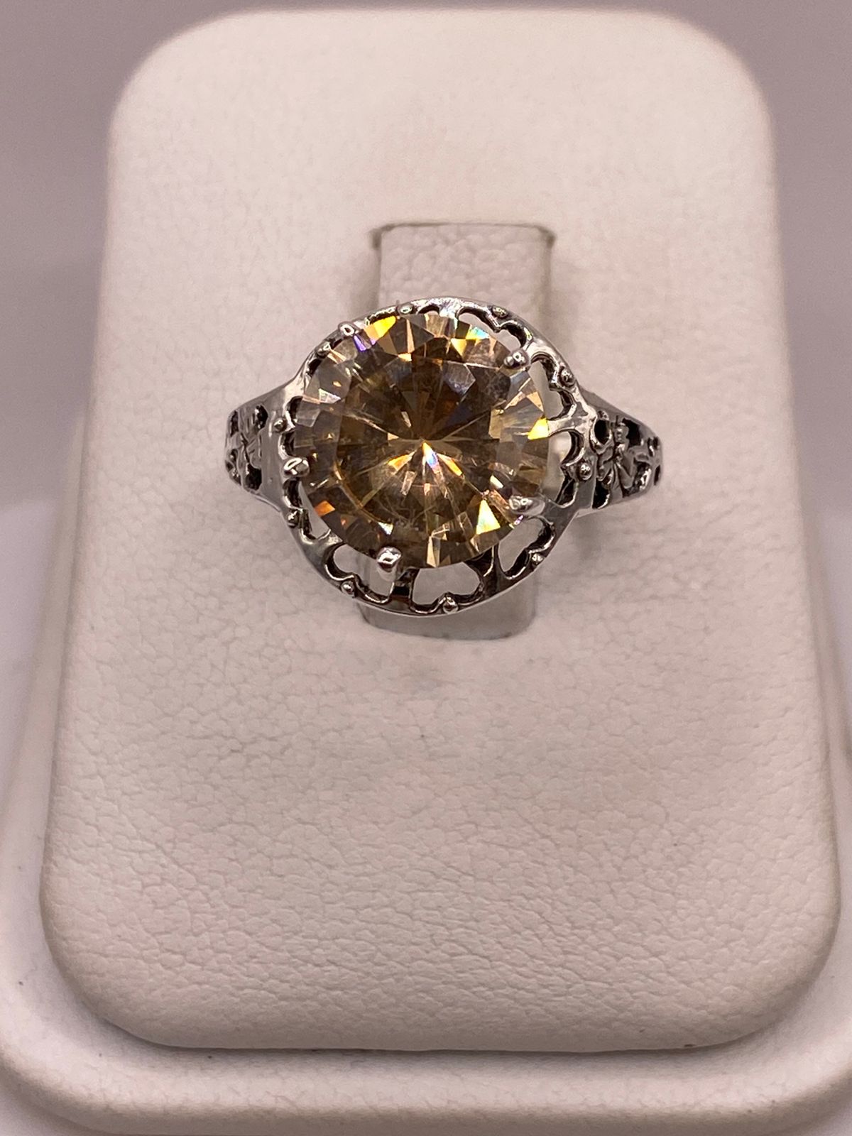 Anillo de Plata Ley 925 con Zirconia Color Champagne, vista frontal