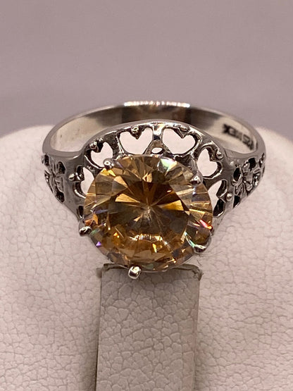 Anillo de Plata Ley 925 con Zirconia Color Champagne, sello de autenticidad Plata Ley .925