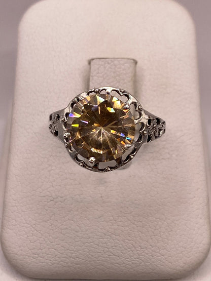 Anillo de Plata Ley 925 con Zirconia Color Champagne, vista de detalle