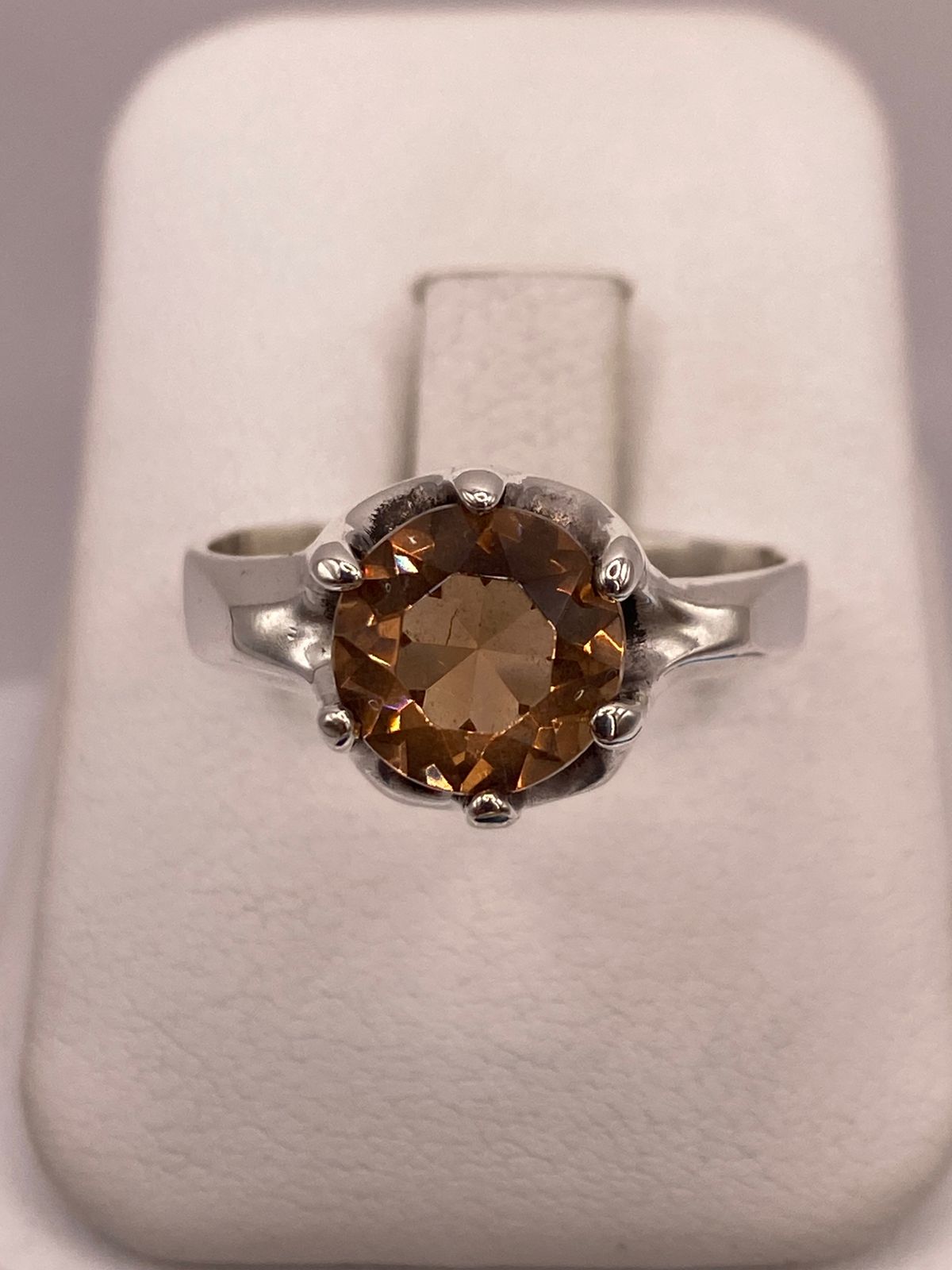 Anillo de Plata Ley 925 con Zirconia Color Champagne, vista frontal