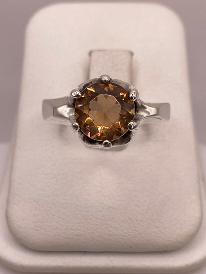 Anillo de Plata Ley 925 con Zirconia Color Champagne — ángulo diagonal