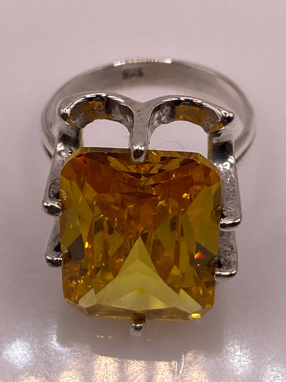 Anillo de Plata Ley 925 con Zirconia Color Citrino Rectangular, sello de autenticidad Plata Ley .925