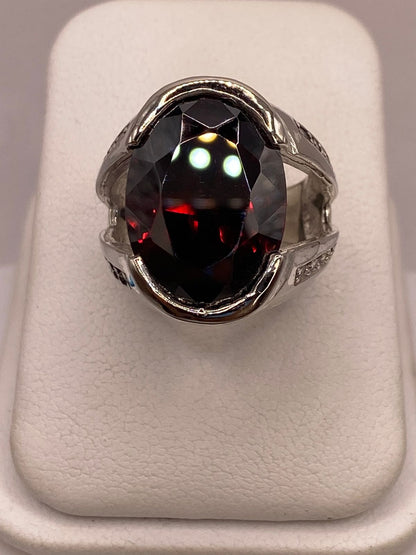 Anillo de Plata Ley 925 con Zirconia Color Granate Ovalada, vista frontal