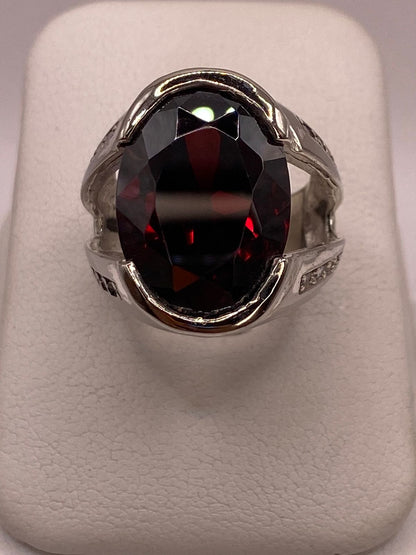 Anillo de Plata Ley 925 con Zirconia Color Granate Ovalada, vista superior