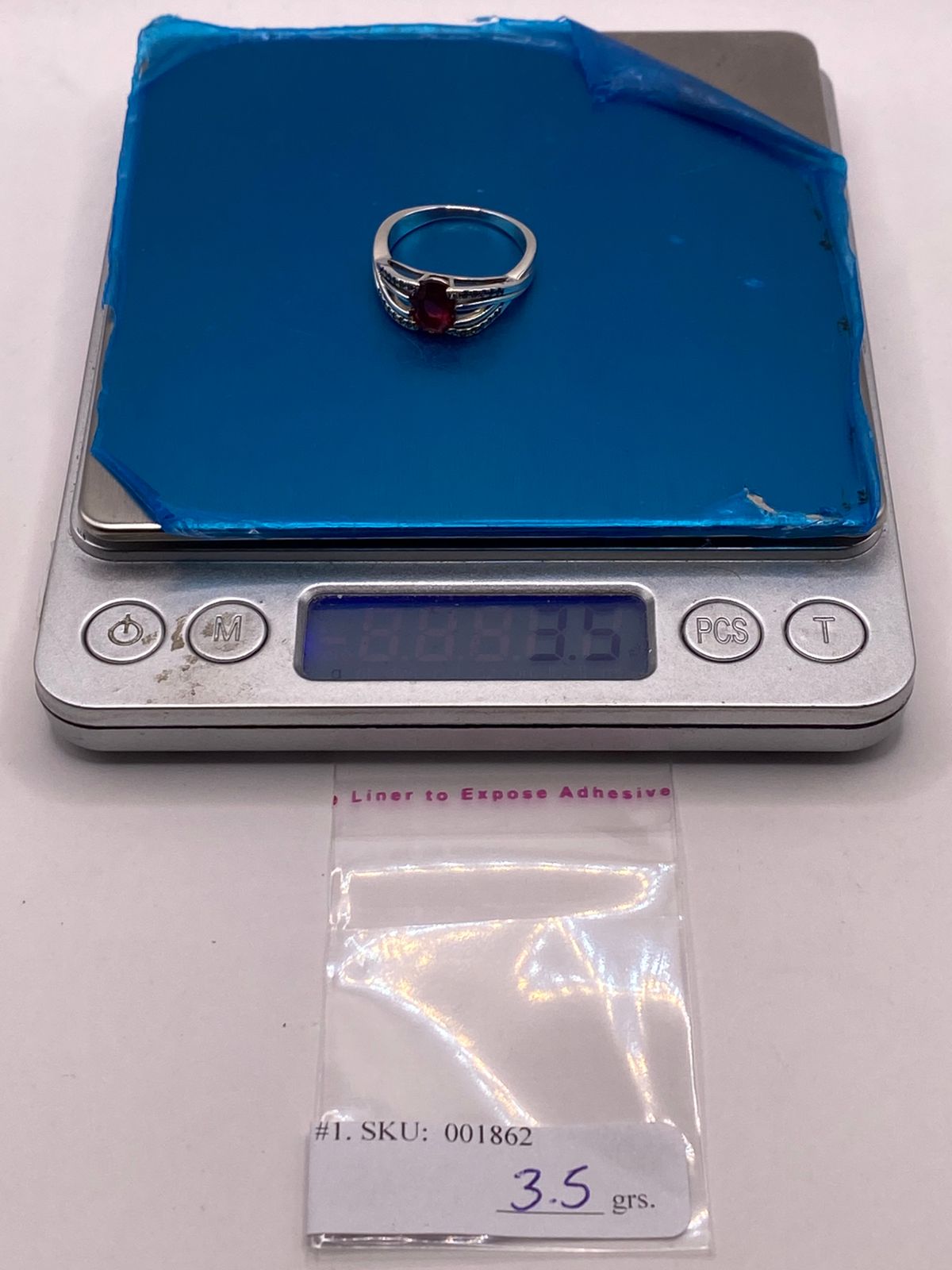 Anillo de Plata Ley 925 con Zirconia Fucsia Ovalada, peso en gramos (báscula)