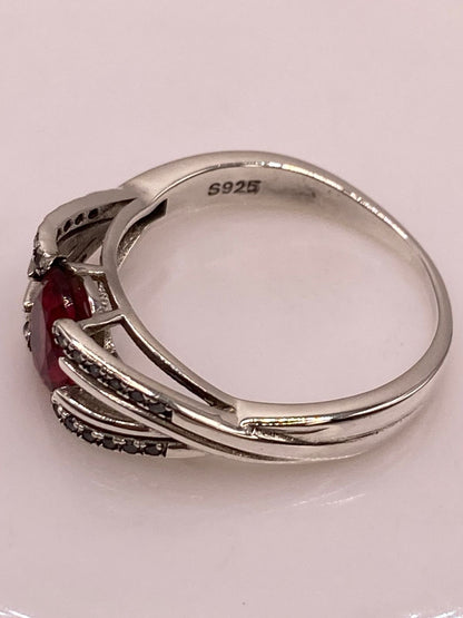 Anillo de Plata Ley 925 con Zirconia Fucsia Ovalada, sello de autenticidad Plata Ley .925