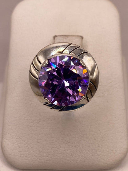 Anillo de Plata Ley 925 con Zirconia Morada, vista lateral