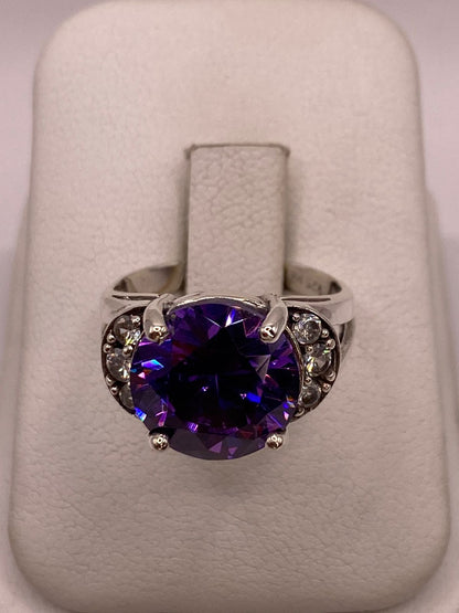 Anillo de Plata Ley 925 con Zirconia Morada, vista frontal