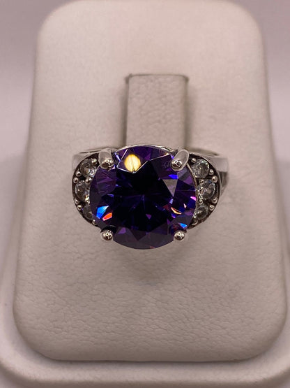 Anillo de Plata Ley 925 con Zirconia Morada, vista superior