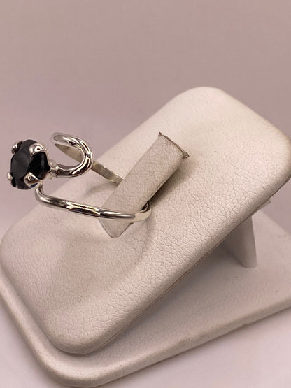 Anillo de Plata Ley 925 con Zirconia Negra, vista lateral